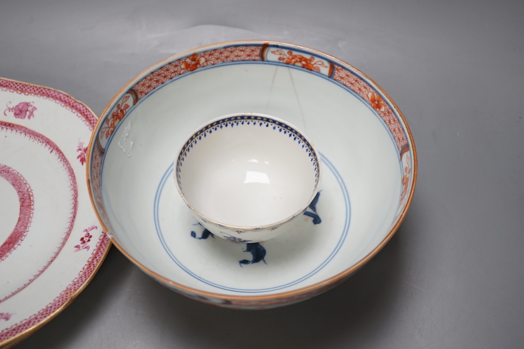 A group of 18th century chinese export: two plates, two sauceboats, a bowl and a tea bowl